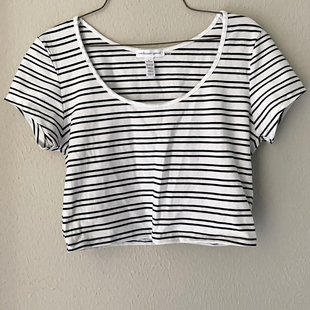 Ambiance Apparel black/white crop top Sz L
